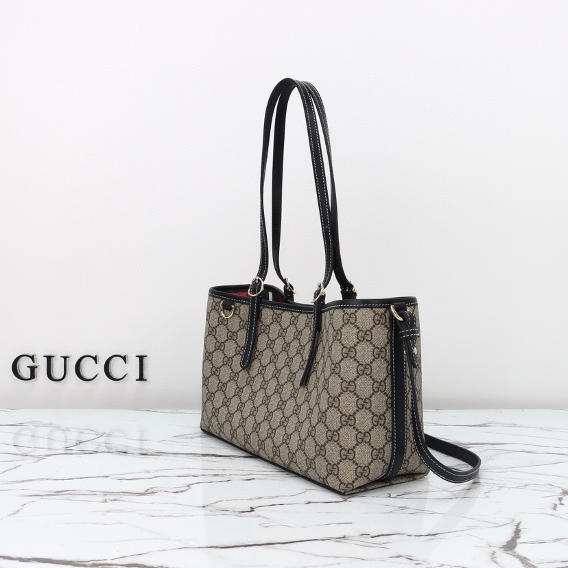 GUCCI GG EMBLEM MEDIUM TOTE BAG