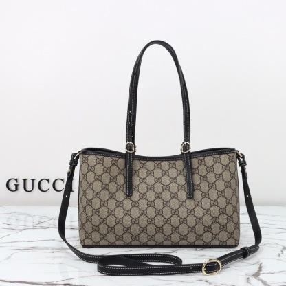GUCCI GG EMBLEM MEDIUM TOTE BAG
