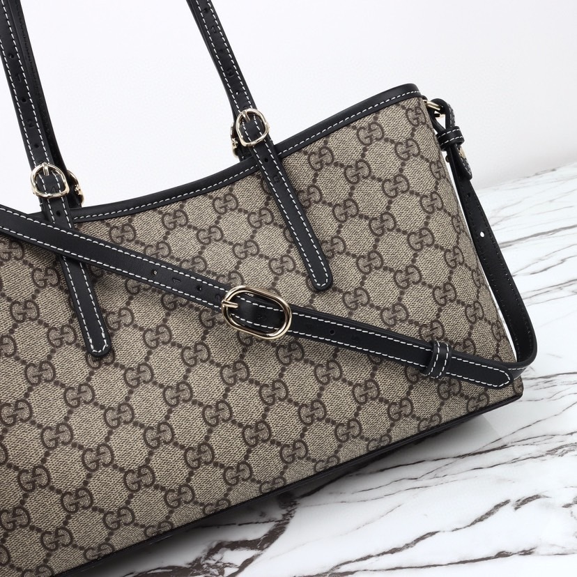 GUCCI GG EMBLEM MEDIUM TOTE BAG