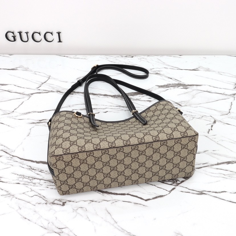 GUCCI GG EMBLEM MEDIUM TOTE BAG