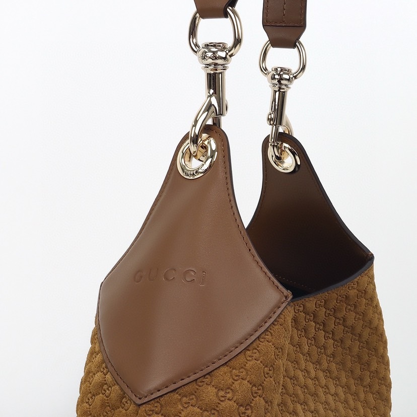 GUCCI B MEDIUM SHOULDER BAG