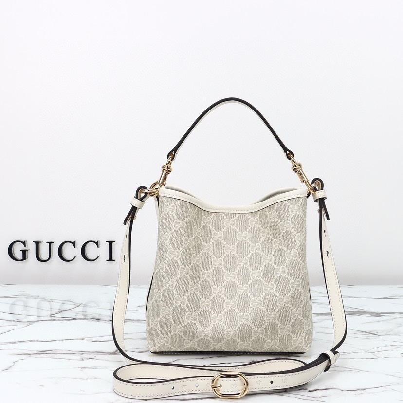 GUCCI GG EMBLEM MINI BUCKER BAG