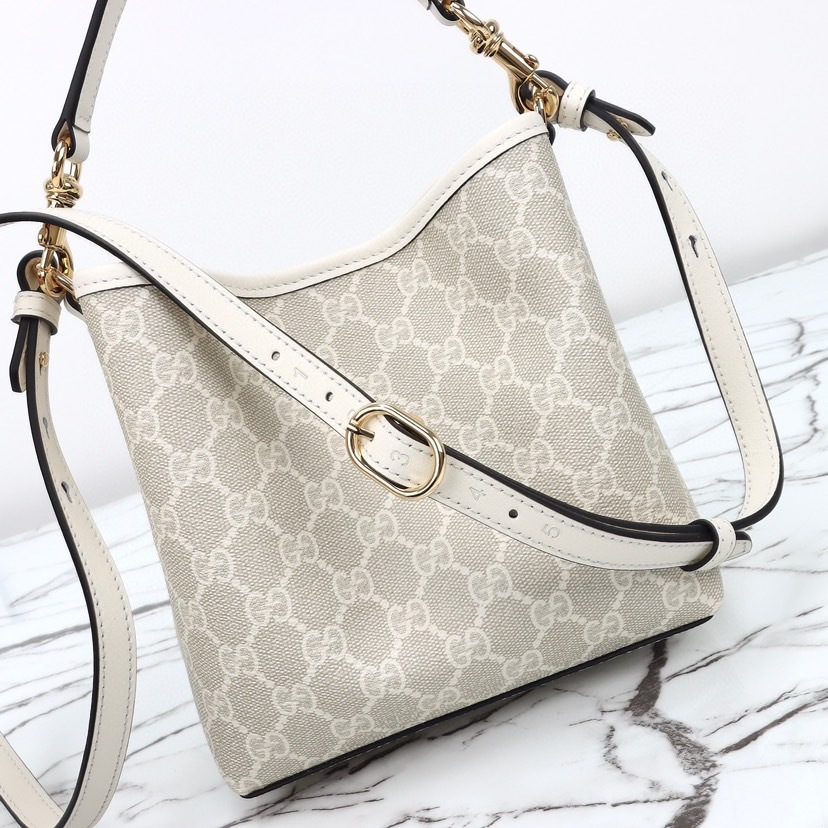 GUCCI GG EMBLEM MINI BUCKER BAG