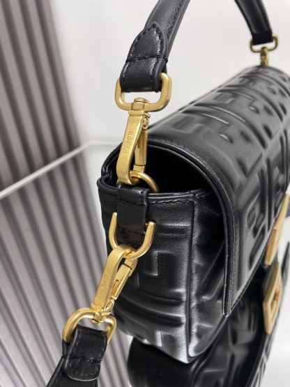 Fendi Baguette 