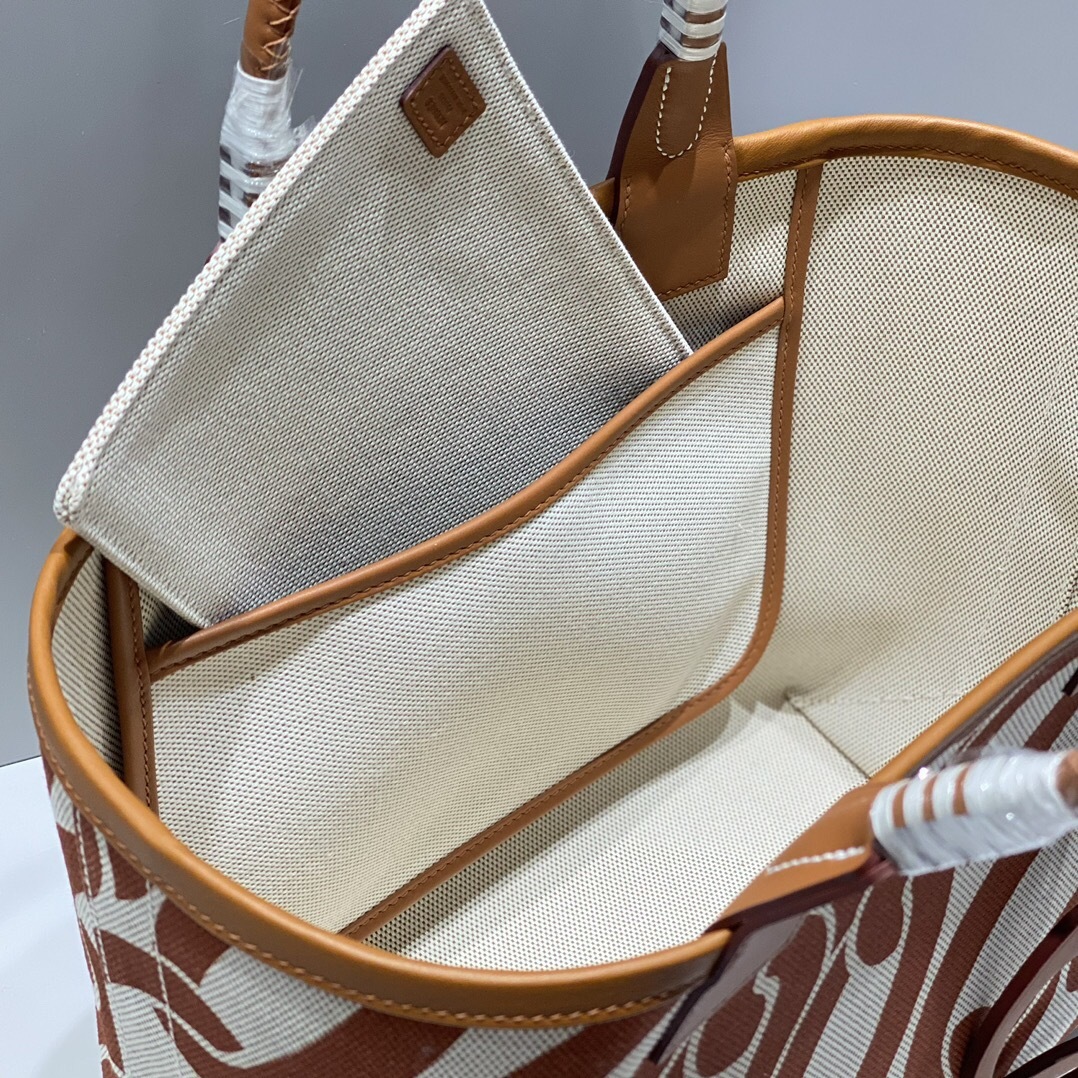 Steeple 25 bag
