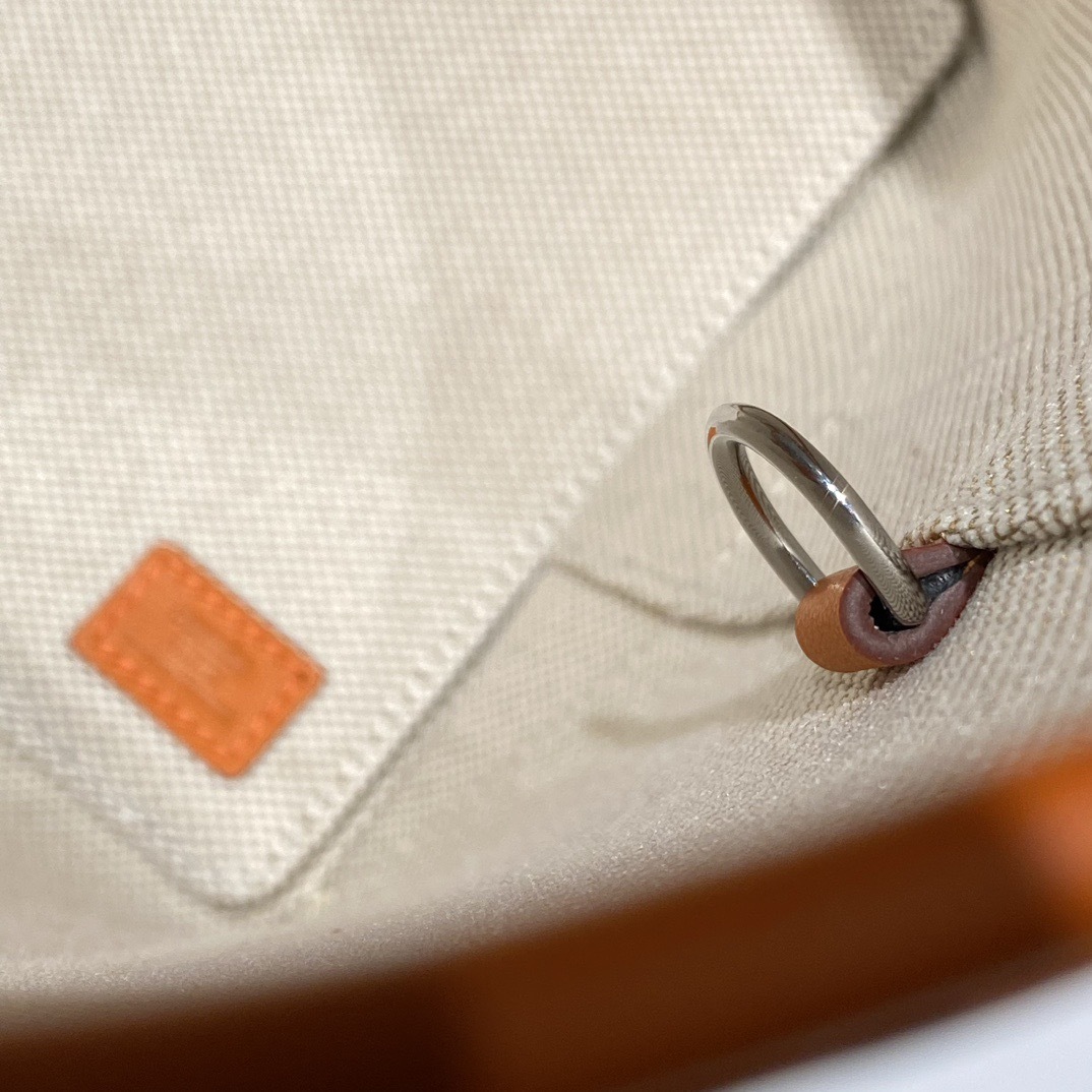 Steeple 25 bag