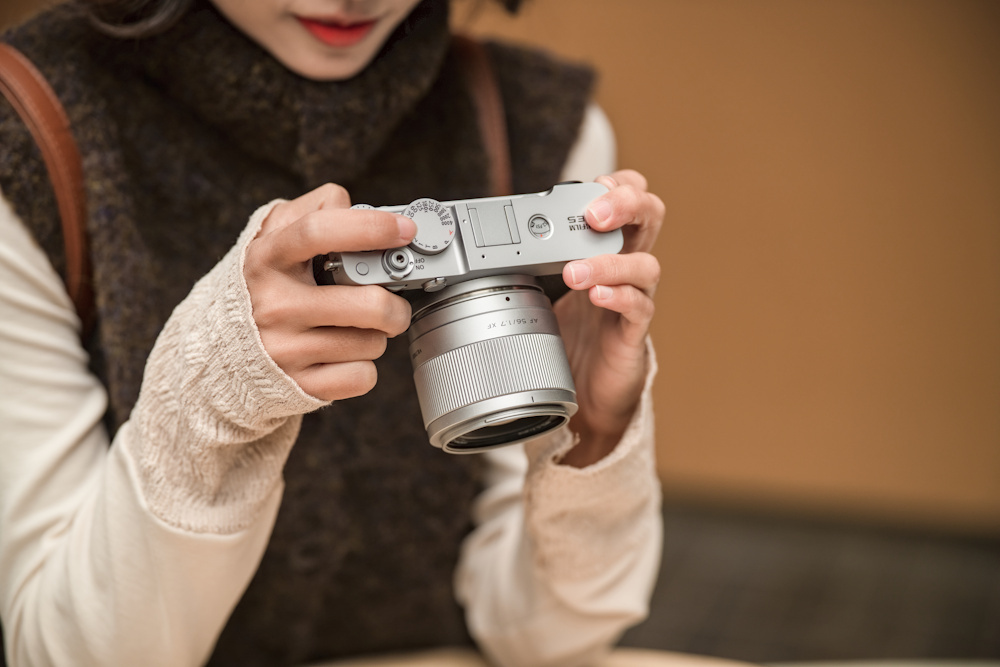 Viltrox AF 56mm f1.7 APS-C Lens (Black Fujifilm X / Nikon Z / Sony E Mount) / (Silver Fujifilm X) (56 F/1.7)