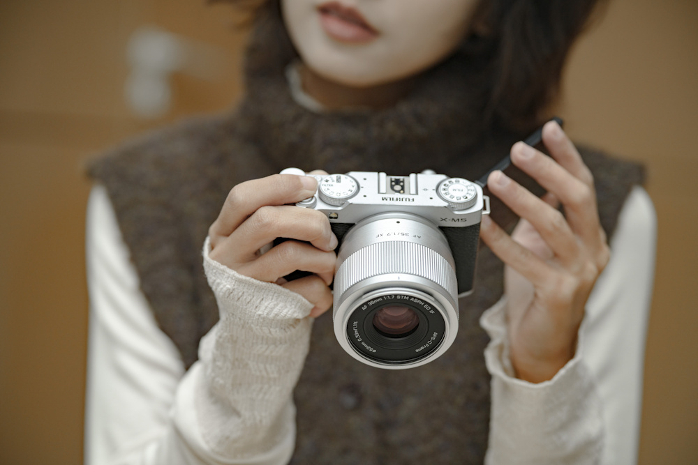 Viltrox AF 35mm F1.7 AIR APS-C Lens (Black Fujifilm X / Nikon Z / Sony E Mount) / (Silver Fujifilm X) (35 F/1.7)