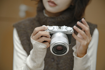 Viltrox AF 35mm F1.7 AIR APS-C Lens (Black Fujifilm X / Nikon Z / Sony E Mount) / (Silver Fujifilm X) (35 F/1.7)