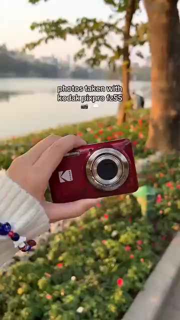 Kodak Pixpro FZ55 Friendly Zoom Compact Digital Camera (Black / Blue / Red / Silver)