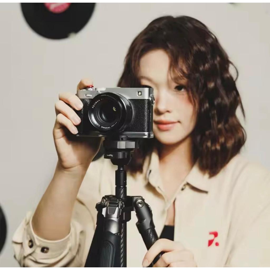 SmallRig L-Shaped Mount Plate with Silicone Handle for Fujifilm X-E5 (Black 5448 / Silver 5447)