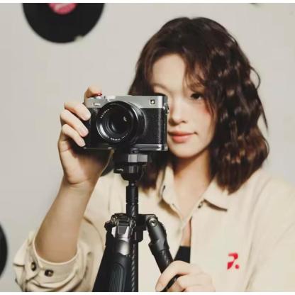 SmallRig L-Shaped Mount Plate with Silicone Handle for Fujifilm X-E5 (Black 5448 / Silver 5447)