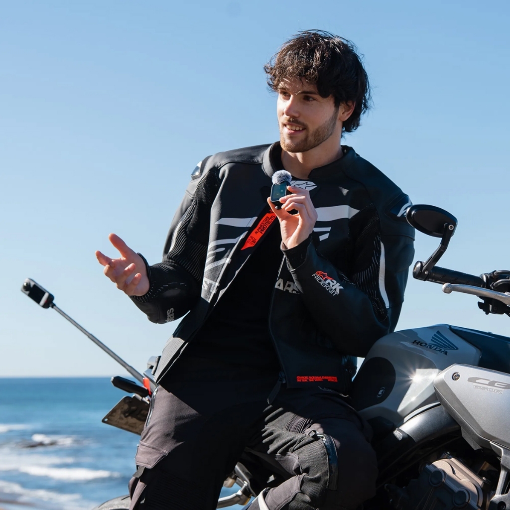 Insta360 GPS Preview Remote with Built-in Mic (For Insta360 X5 / X4 Air / Ace Pro 2 Action Camera)