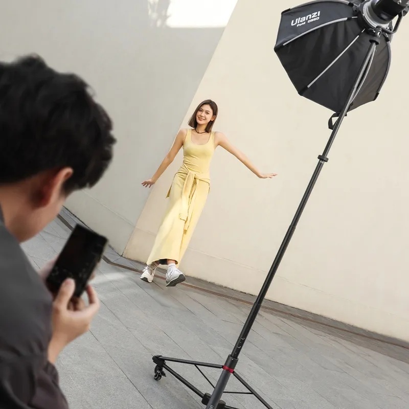 Ulanzi AT-05 2M Heavy Duty Foldable Light Stand (T083)