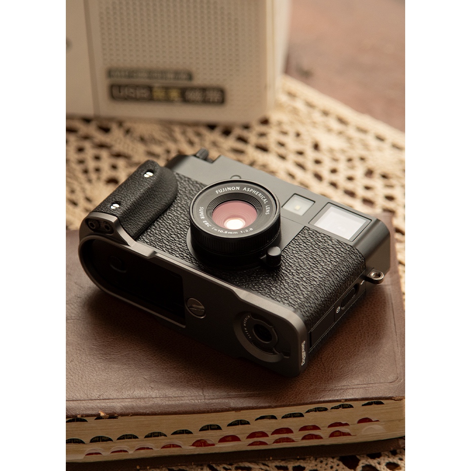 SmallRig L-Shape Mount Plate with Silicone Handle for Fujifilm X half Camera (Black / Charcoal Silver / Silver)