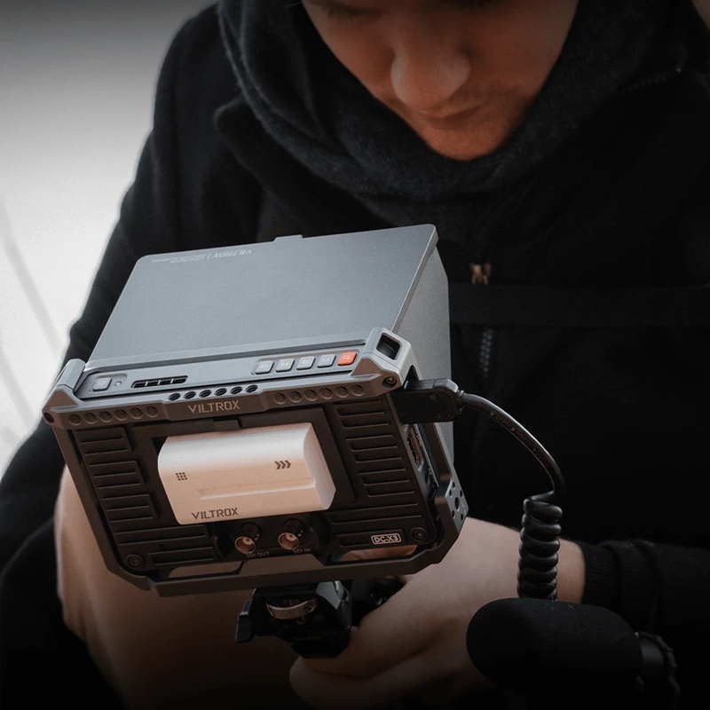 Viltrox DC-X3 HDMI / SDI On-Camera 6" Field Monitor (High Bright 2000 Nit and Touch Screen) / Bundle with Cage