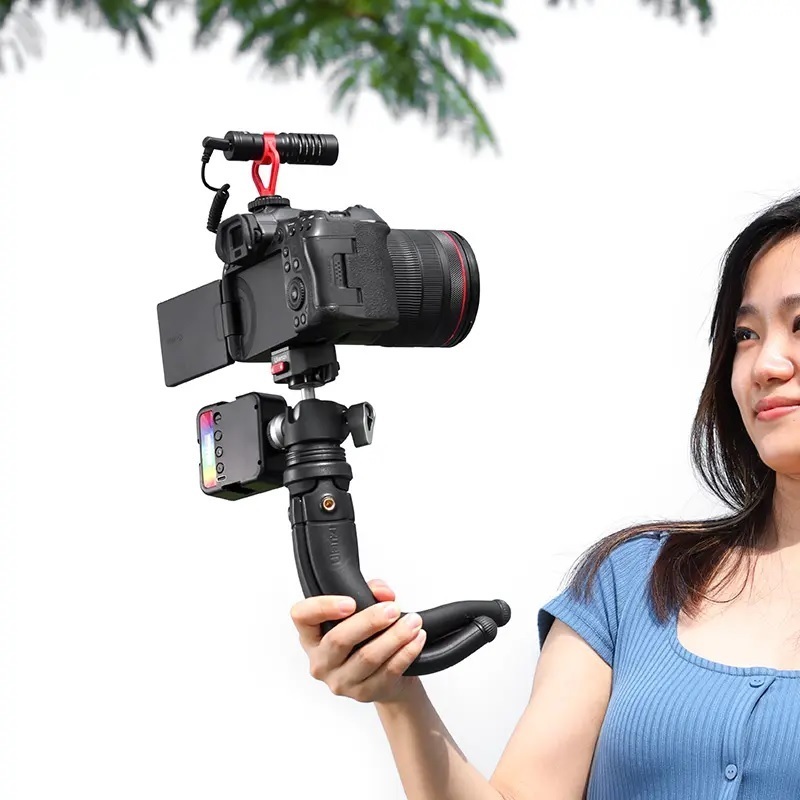 Ulanzi MT-68 -- Claw Quick Release Octopus Tripod (T061CNB1)