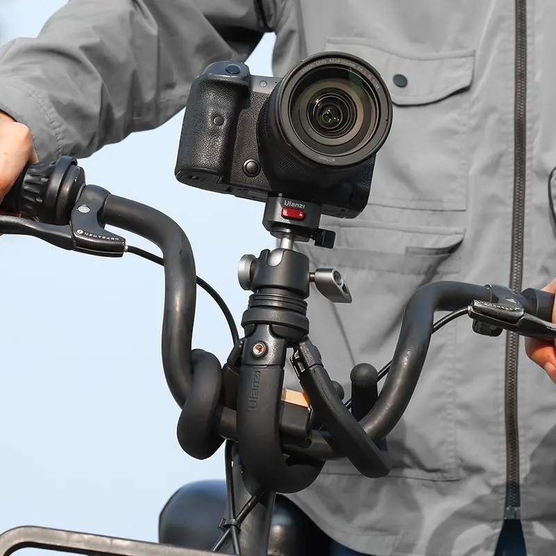 Ulanzi MT-68 -- Claw Quick Release Octopus Tripod (T061CNB1)