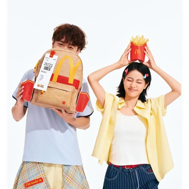 麥當勞 McDonald's 外送紙袋後背包｜大薯條造型雙肩背包 潮流收藏包