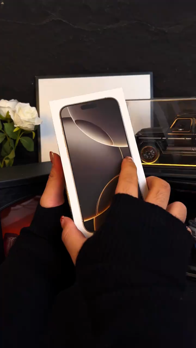 寶可夢彩銀線條漸變防摔手機殼