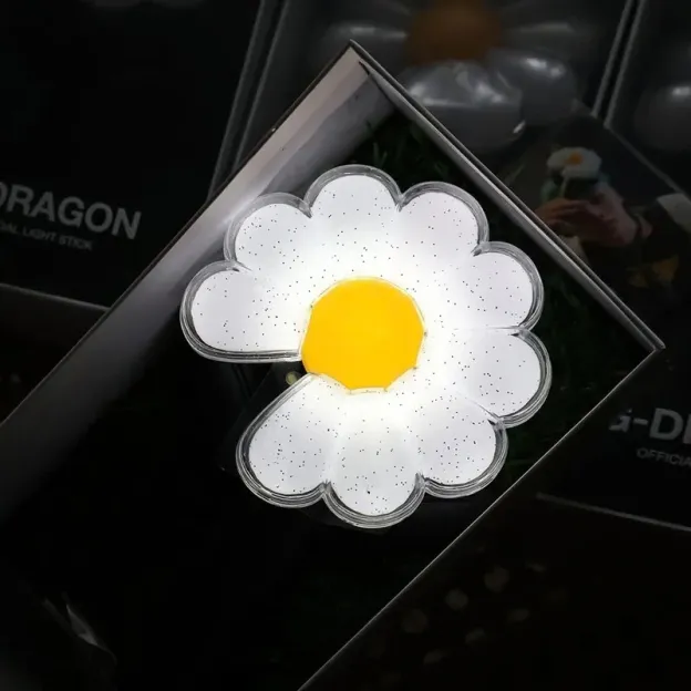 GD G-DRAGON Ubermensch 官方應援手燈支架｜權志龍雛菊盆栽造型展示架