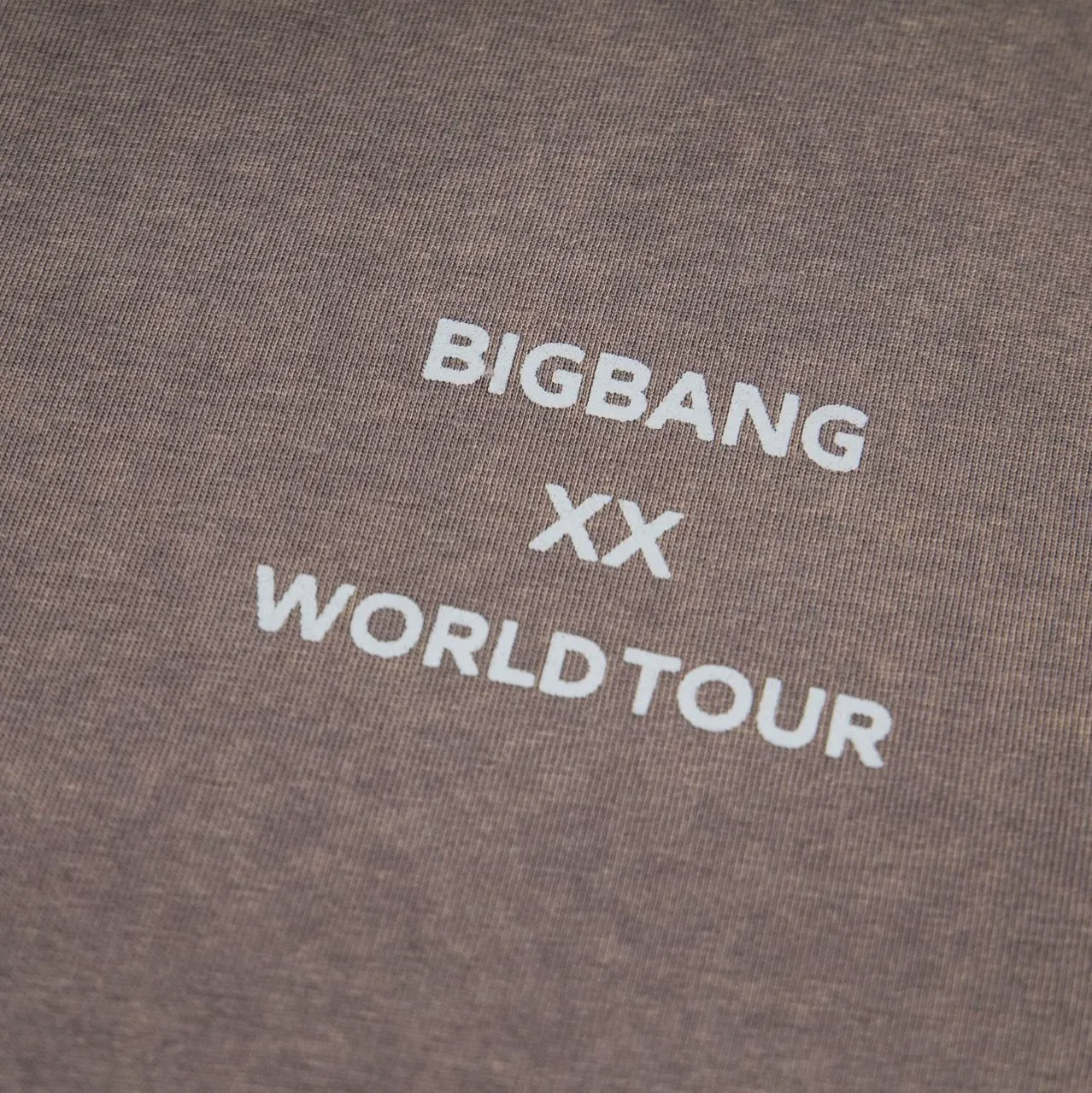 BIGBANG 世巡 XX: COSMOS 短袖T恤｜字母印花休閒上衣