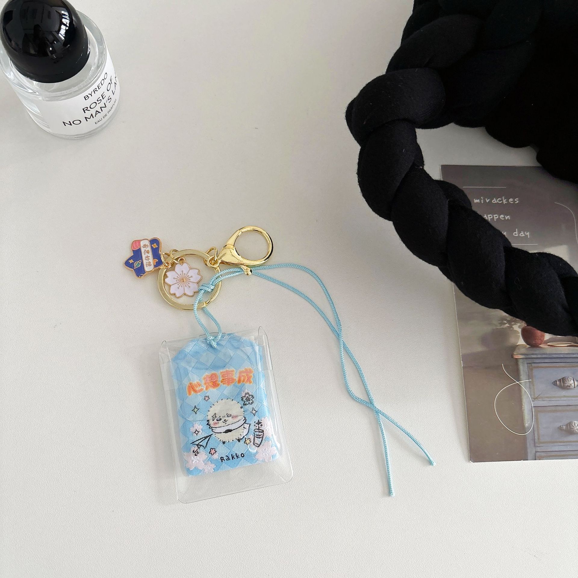 吉伊卡哇 Chiikawa 刺繡御守掛包｜可愛角色隨身小包・動漫周邊