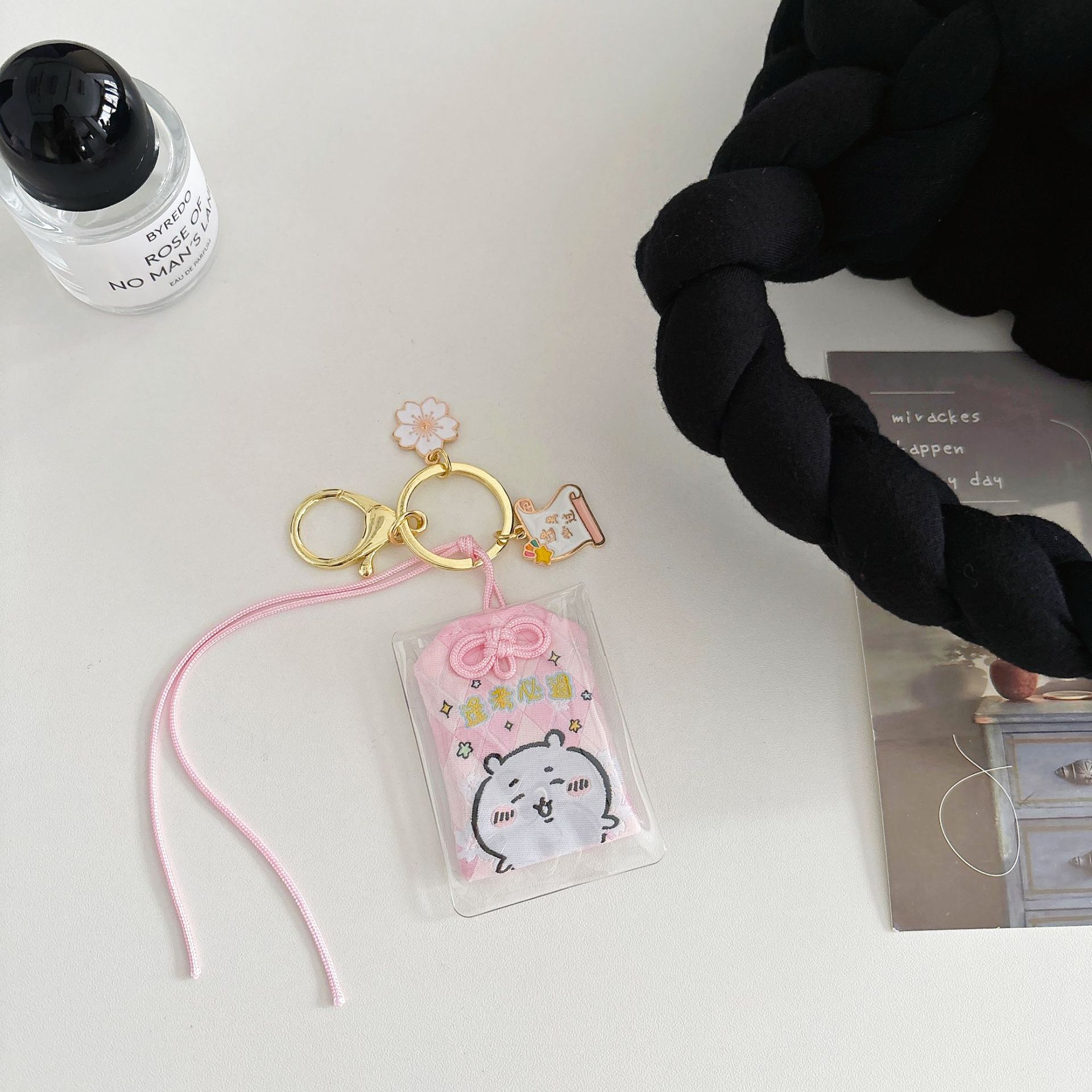 吉伊卡哇 Chiikawa 刺繡御守掛包｜可愛角色隨身小包・動漫周邊