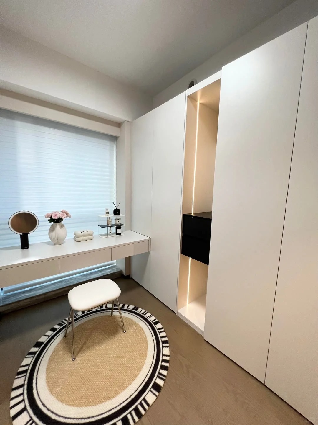 Clock room007-Extreme Space Furnishings