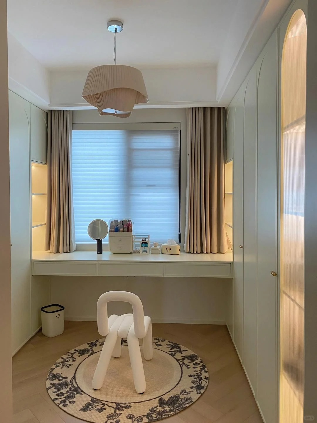 Clock room008-Extreme Space Furnishings