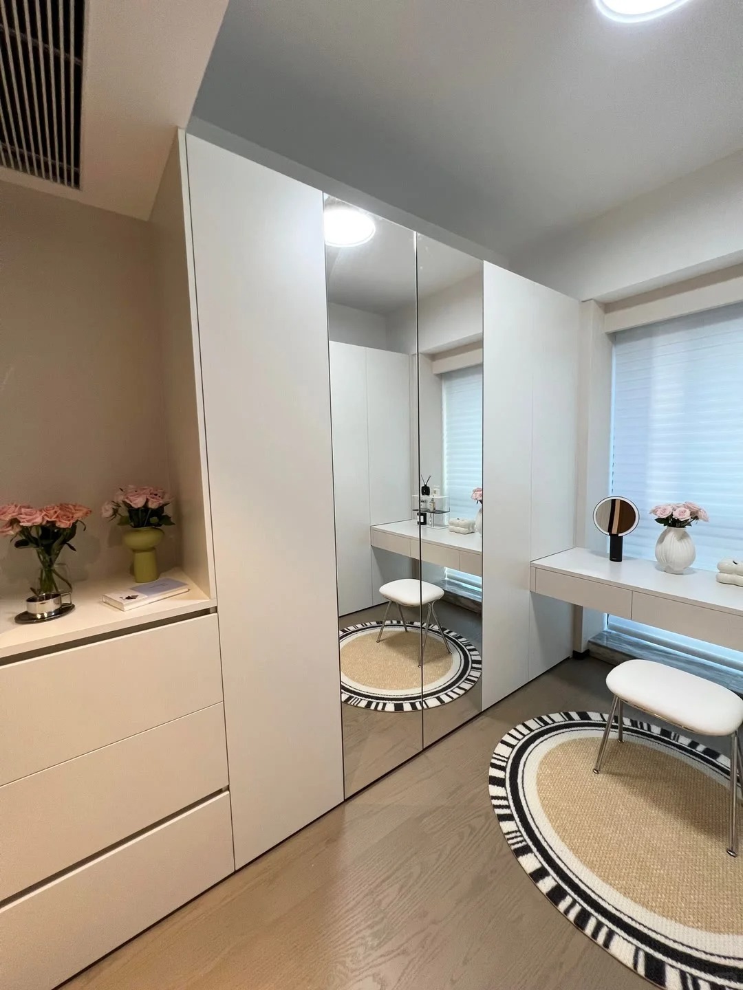 Clock room007-Extreme Space Furnishings