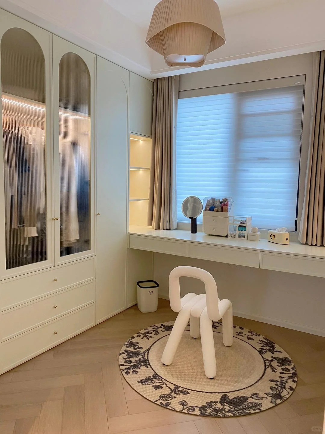 Clock room008-Extreme Space Furnishings