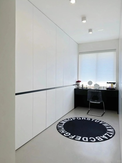 Clock room0010-Extreme Space Furnishings