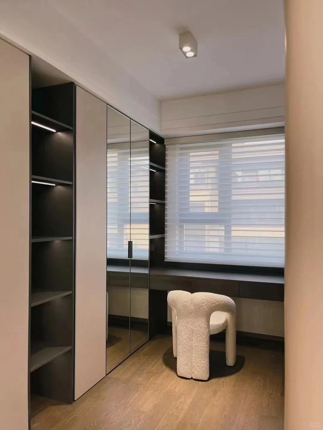 Clock room009-Extreme Space Furnishings