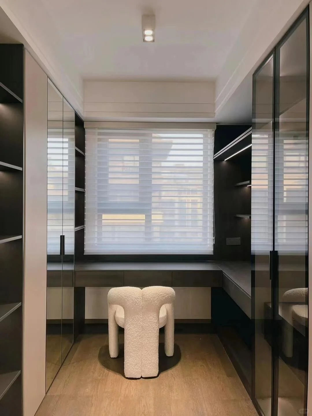 Clock room009-Extreme Space Furnishings