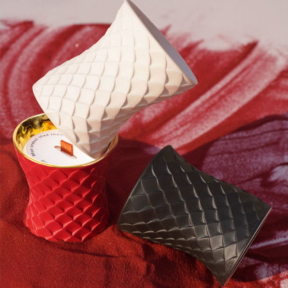 Longevity Serpent Scented Candle（White）