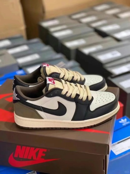Air Jordan 1 Low OG 'Mocha'