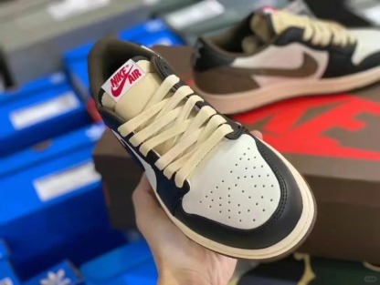 Air Jordan 1 Low OG 'Mocha'