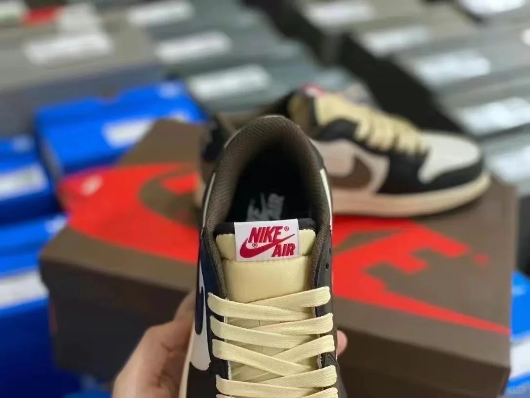 Air Jordan 1 Low OG 'Mocha'