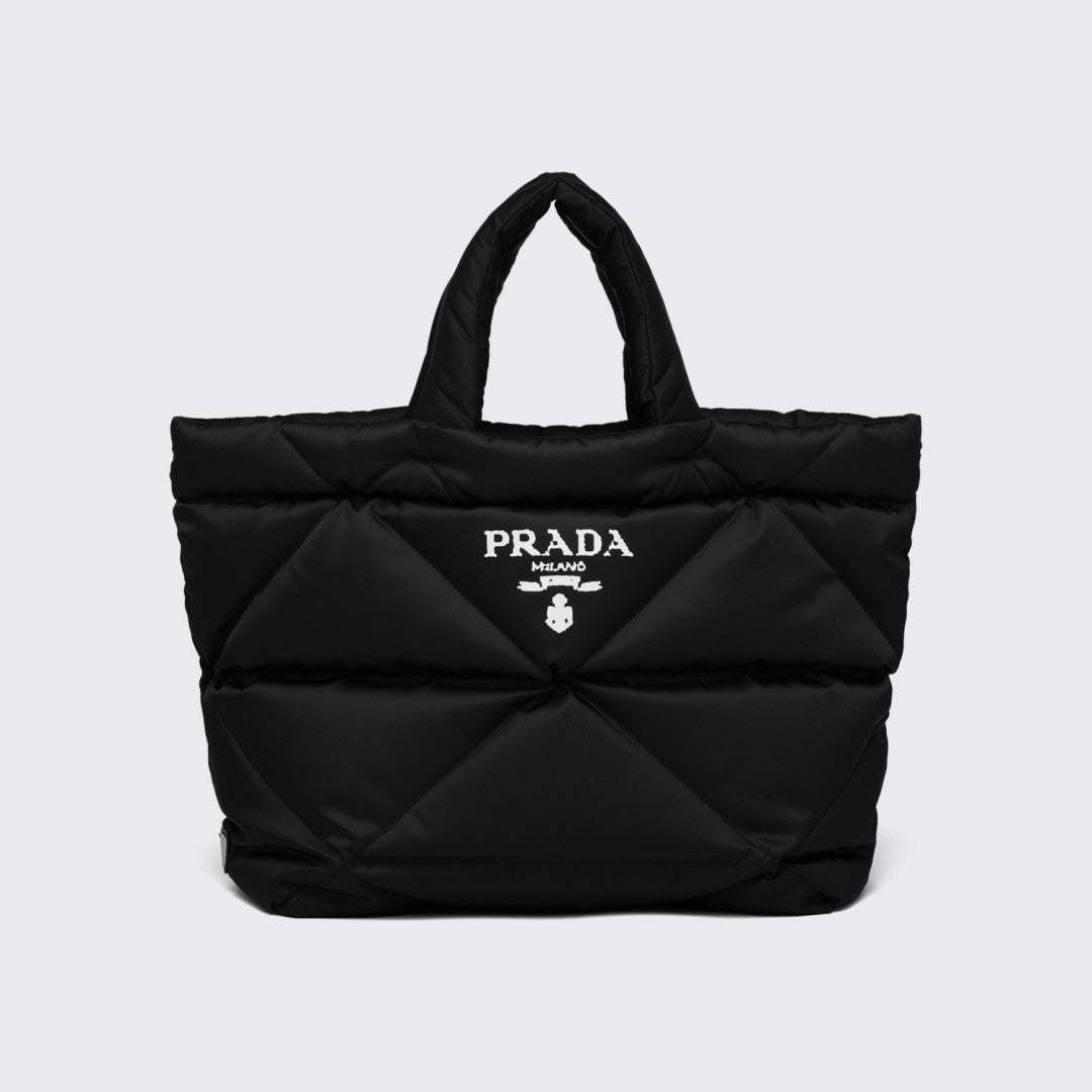 PRADA】VERY雑誌掲載!矢野未希子さん愛用のRe-Nylonバッグ PRADA】VERY雑誌掲載!矢野未希子さん愛用のRe-Nylonバッグ