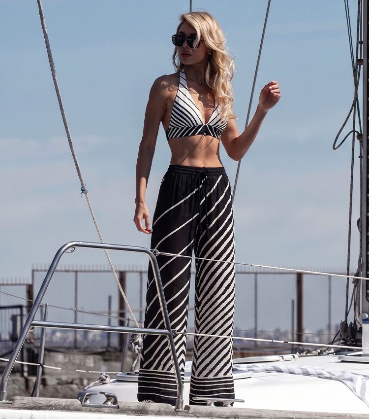 Halter-neck Black and White Striped Print Swimsuit set(s)