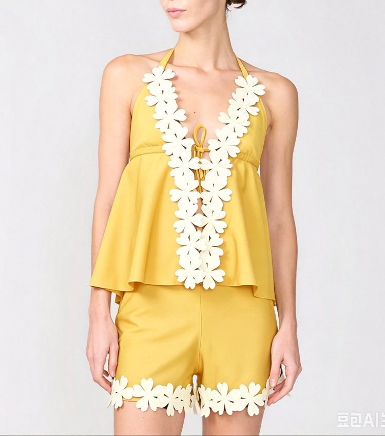 Contrast-Color 3D Flowers Halter-neck Swimsuit set(s)