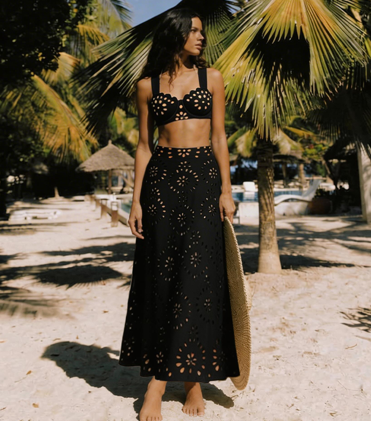 Underwire Black CutoutSwimsuit Set(s)