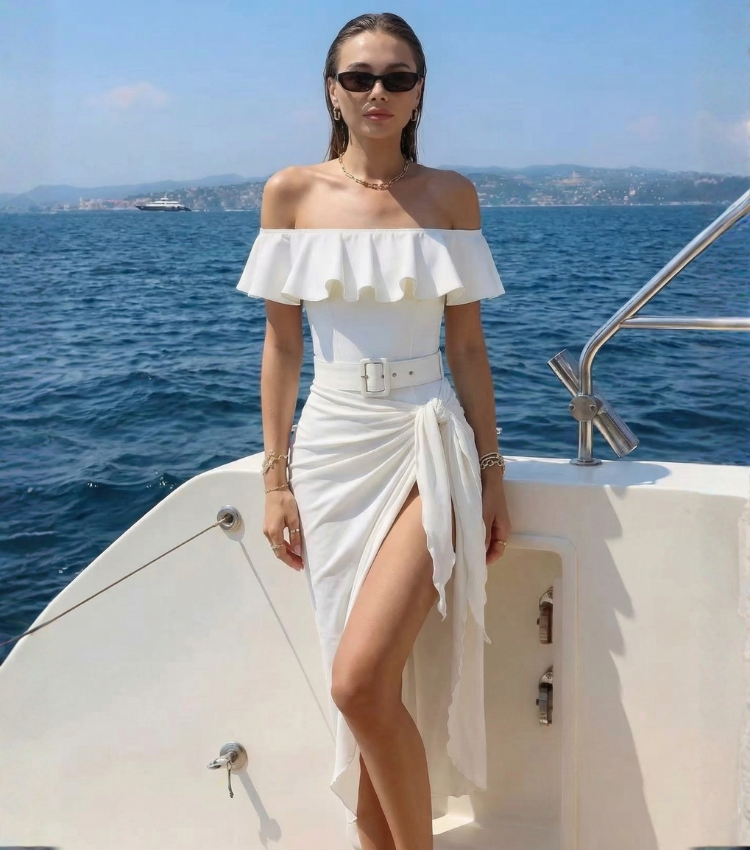 White Ruffles Blocking Swimsuit Set(s)