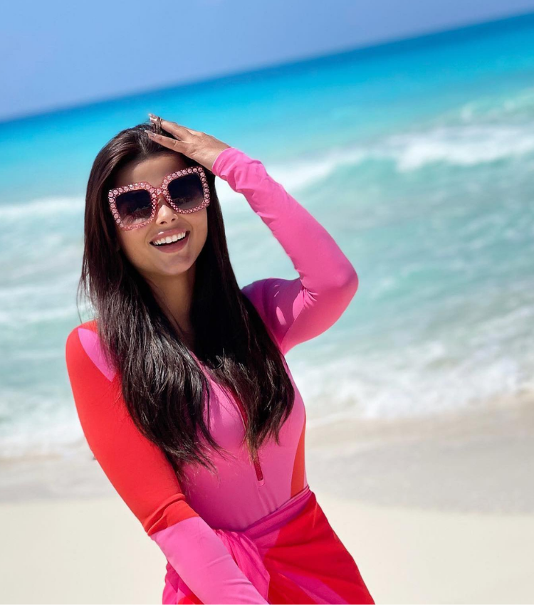 Color Block Long Sleeve Zip Front One Piece Swimsuit and Sarong