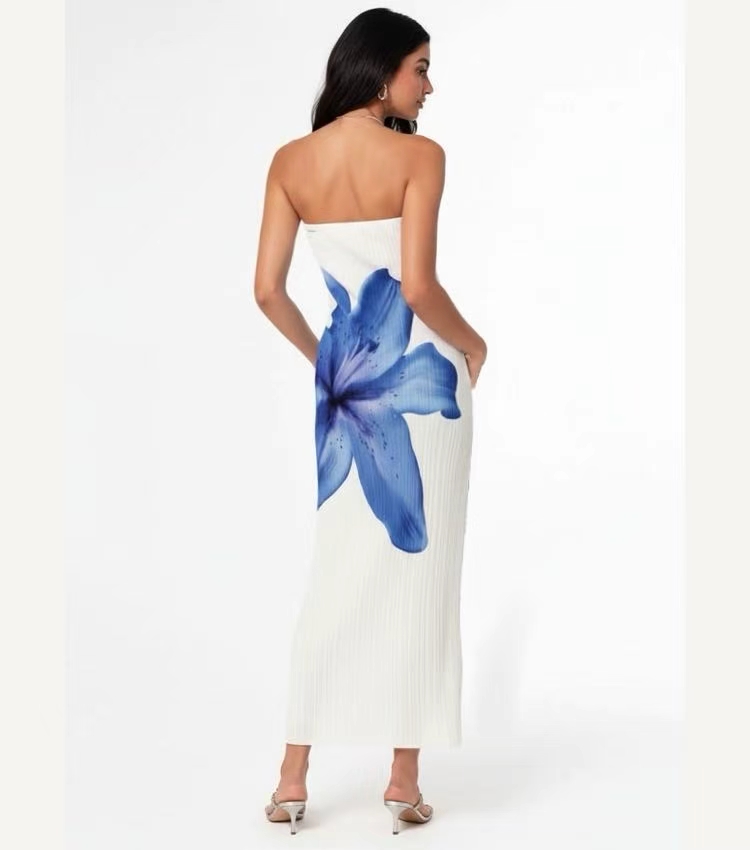Resort-style pleated strapless dress