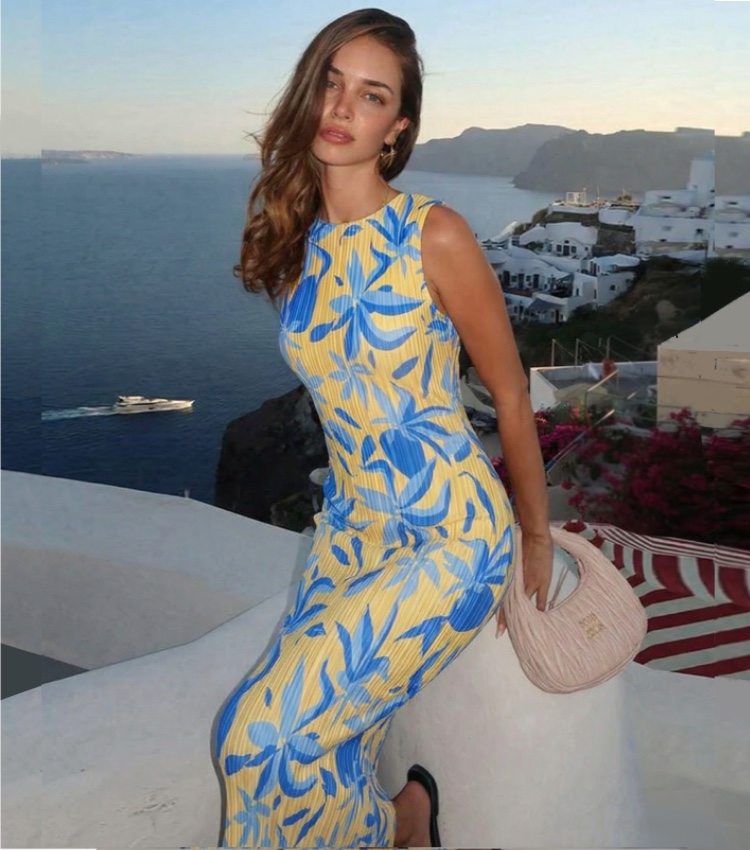 Resort Ready Fitted Floral Print Midi Dress