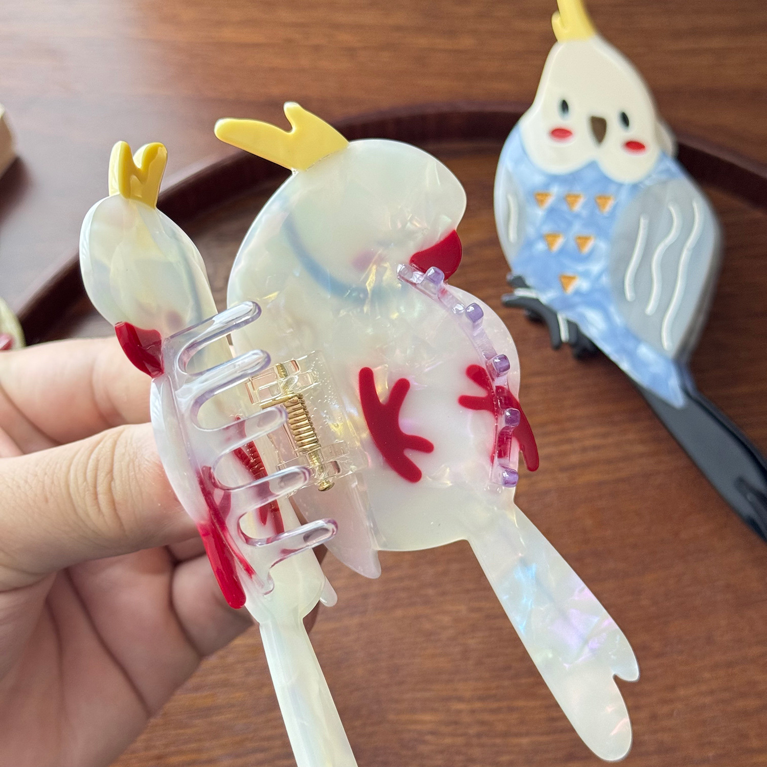 Little bird-shaped acetate hair clip