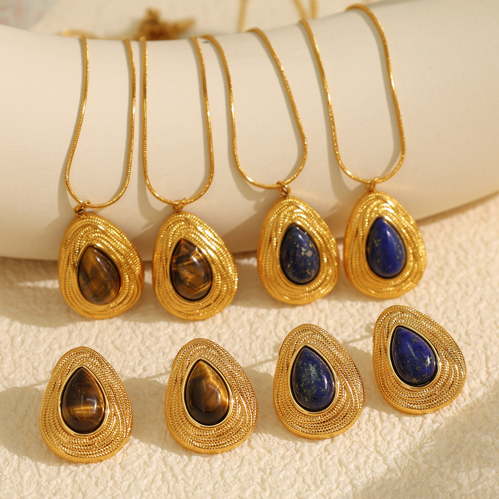 Teardrop-shaped Tiger's Eye Necklace