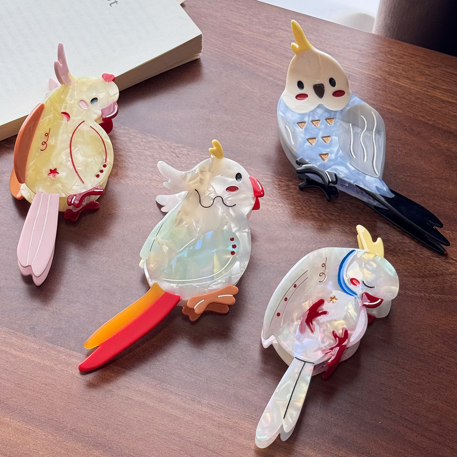 Little bird-shaped acetate hair clip
